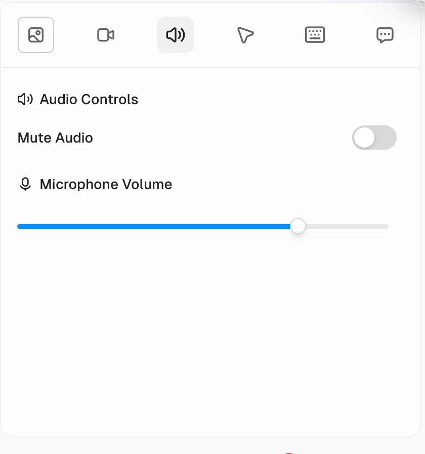 Panel de control de audio de Cap Studio que muestra un interruptor de audio silencioso y un control deslizante de volumen de micrófono sin controles de mejora de micrófono