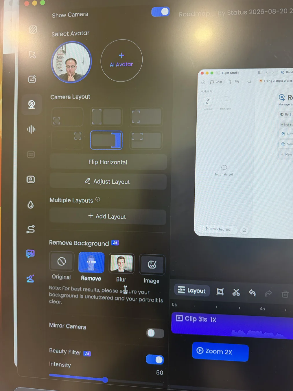Panel de cámara FocuSee que muestra seis diseños de cámara predeterminados, múltiples diseños, originales, quitar, desenfocar y opciones de fondo de cámara de imagen, cámara de espejo y un filtro de belleza AI ajustable