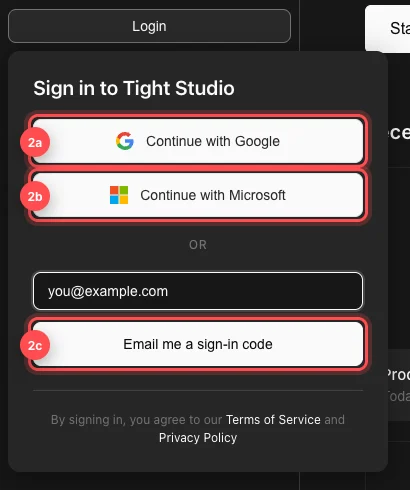 El panel de inicio de sesión Tight Studio con puntos destacados numerados en las opciones de código Google, Microsoft y correo electrónico.
